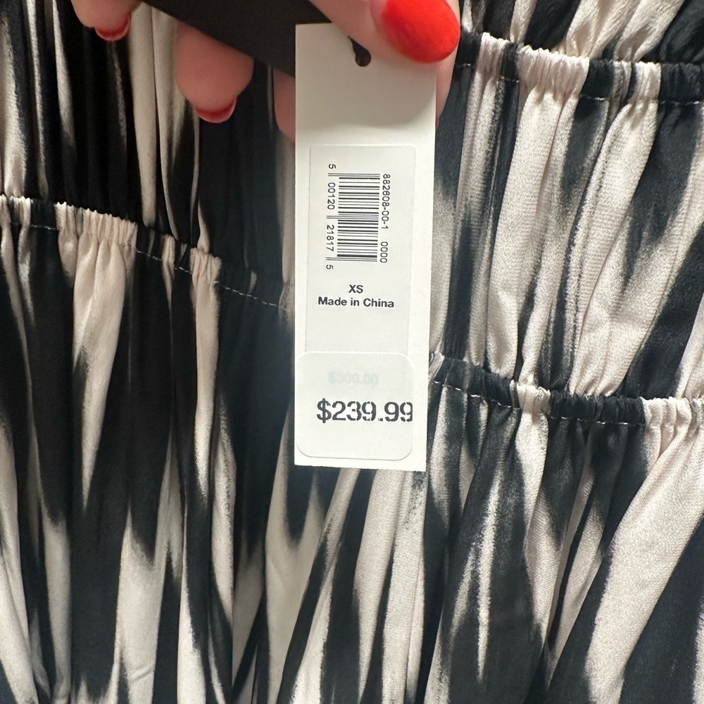 Black and White Patterned Maxi Dress - Picture 4 of 6